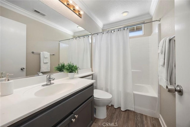 1534 Rowan Gln, Escondido, CA 92025 - full bath with ornamental molding, vanity, shower / bath combo with shower curtain, wood finished floors, and a textured ceiling