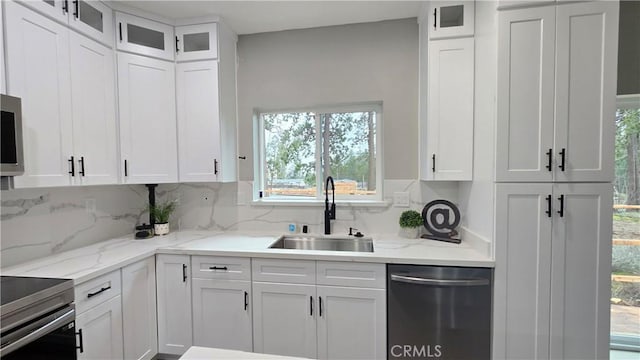 6485 Providence Ct, Magalia, CA 95954 - kitchen with appliances with stainless steel finishes, a sink, white cabinetry, and decorative backsplash