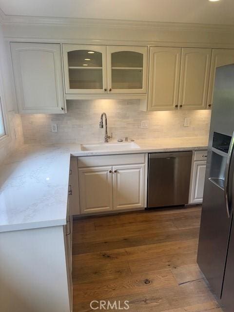3108 Sumatra Pl, Costa Mesa, CA 92626 - kitchen featuring appliances with stainless steel finishes, a sink, light countertops, decorative backsplash, and crown molding