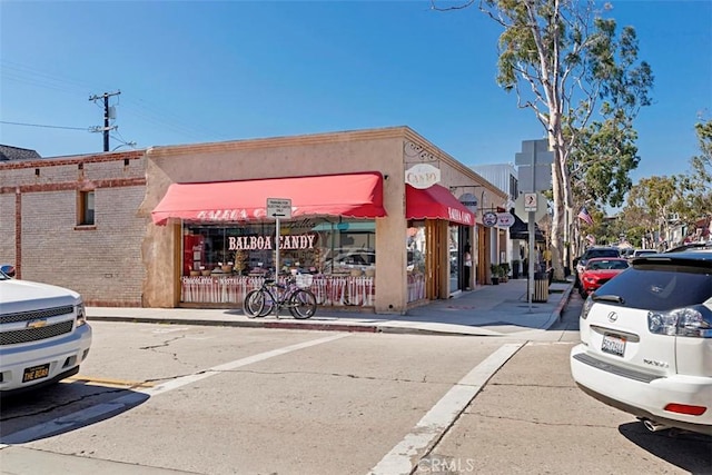 202 Onyx Ave, Newport Beach, CA 92662 - view of property with uncovered parking