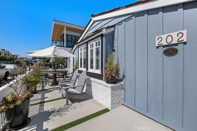202 Onyx Ave, Newport Beach, CA 92662 - view of patio / terrace