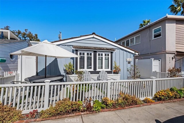 202 Onyx Ave, Newport Beach, CA 92662 - view of front of property