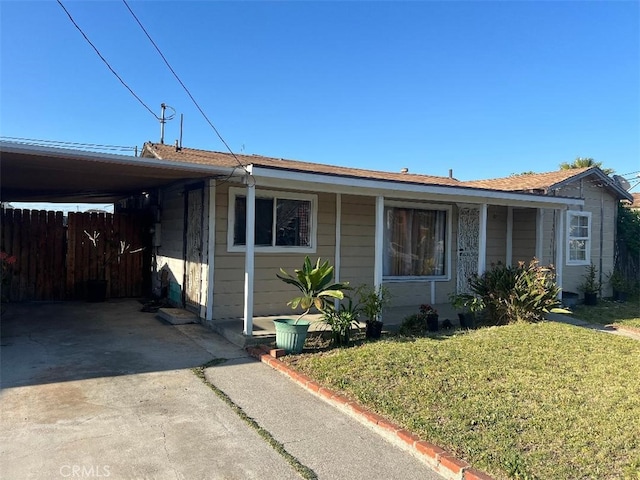 view of front facade featuring a front lawn, concrete driveway, and an attached carport