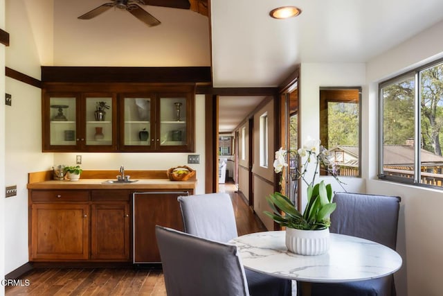dining room with dark wood-style floors and ceiling fan