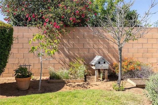 333 W Andrix St, Monterey Park, CA 91754 - view of yard featuring fence