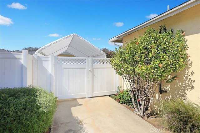 333 W Andrix St, Monterey Park, CA 91754 - view of patio / terrace featuring fence, a gate, and a carport