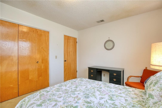 2661 Southview Ave, Arroyo Grande, CA 93420 - carpeted bedroom featuring a textured ceiling and a closet