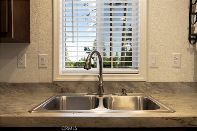 1612 San Jose Ln, Paradise, CA 95969 - detailed view of a sink and a textured wall