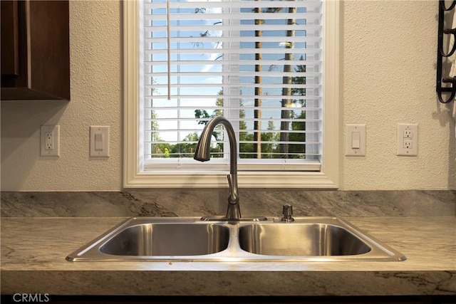 1612 San Jose Ln, Paradise, CA 95969 - detailed view of a sink and a textured wall