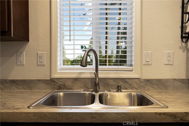1612 San Jose Ln, Paradise, CA 95969 - detailed view of a sink and a textured wall