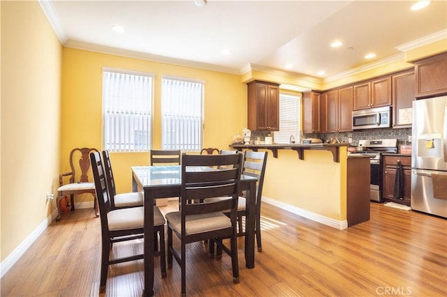 10148 Fernglen Ave Unit 2, Tujunga, CA 91042 - dining room featuring light wood-type flooring, crown molding, baseboards, and recessed lighting