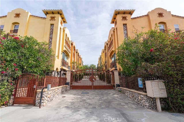 10148 Fernglen Ave Unit 2, Tujunga, CA 91042 - view of building exterior featuring driveway and fence