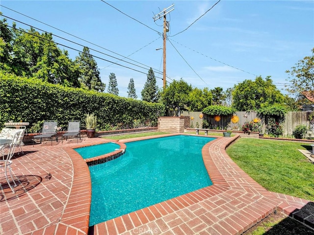 view of pool with a pool with connected hot tub and a patio area