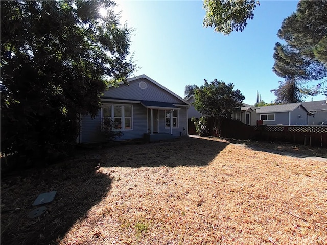 410 5th St, Willows, CA 95988 - back of property featuring fence
