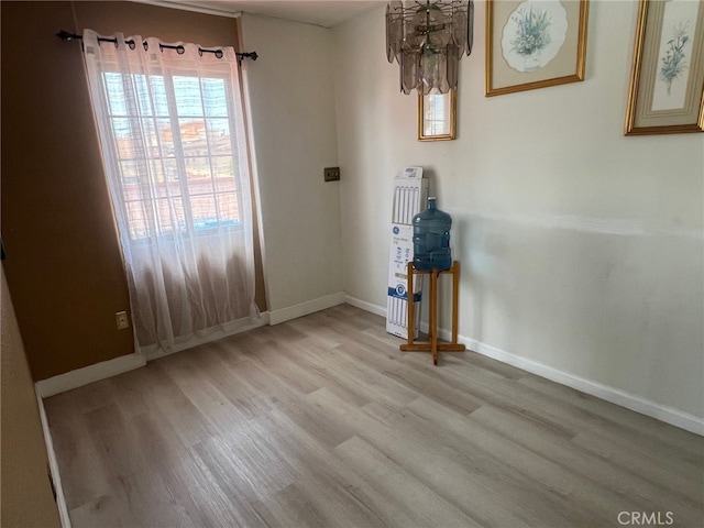 2524 W 115th St, Hawthorne, CA 90250 - entryway featuring wood finished floors and baseboards