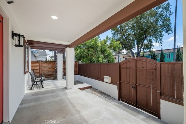 5653 Franklin Ave, Los Angeles, CA 90028 - view of patio / terrace with a gate