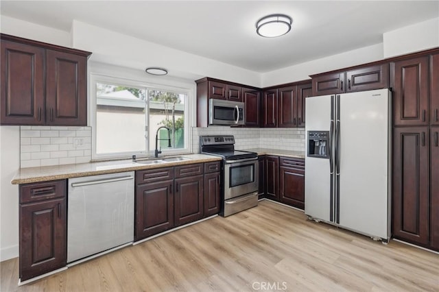 1326 Via Del Rio, Corona, CA 92882 - kitchen with stainless steel appliances, a sink, light wood-style flooring, and tasteful backsplash