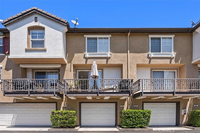 31 Tulare, Aliso Viejo, CA 92656 - multi unit property with stucco siding and a garage