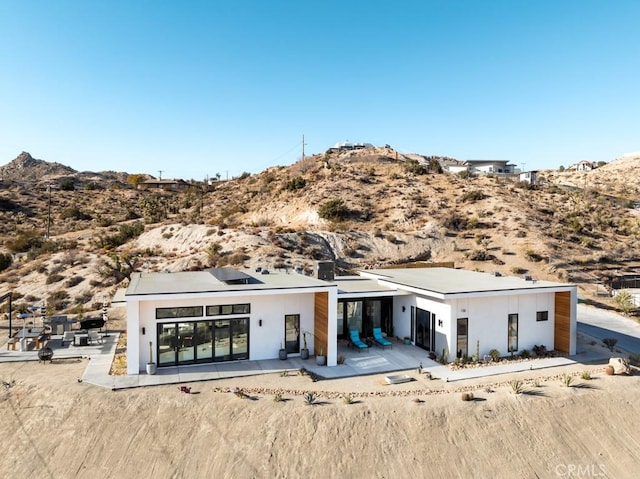6196 Mirlo Rd, Yucca Valley, CA 92284 - back of property with a mountain view, stucco siding, a patio, and a desert view