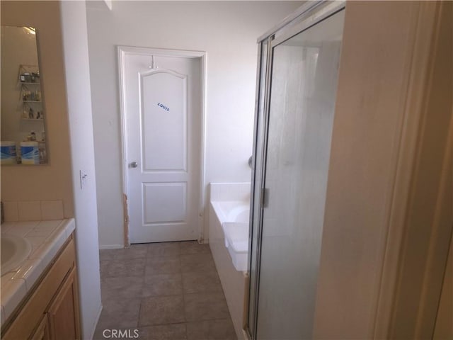 242 Spinnaker St, San Jacinto, CA 92583 - full bath featuring a garden tub, vanity, and a stall shower