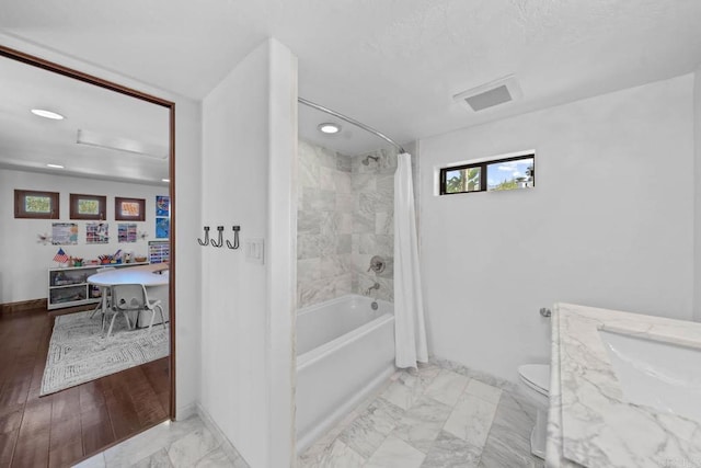 full bathroom featuring baseboards, shower / bath combo with shower curtain, marble look tiles, recessed lighting, and toilet