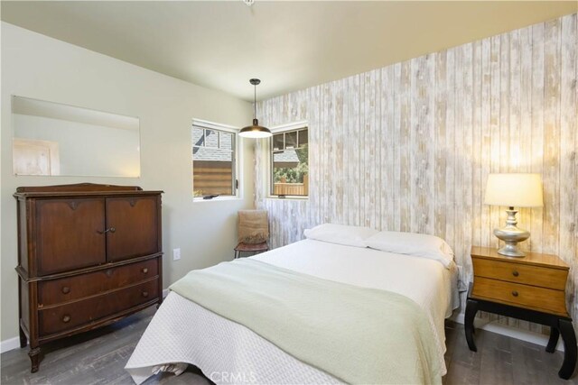 1517 Woodland Dr, Pine Mountain Club, CA 93222 - bedroom with wood finished floors, wallpapered walls, and baseboards