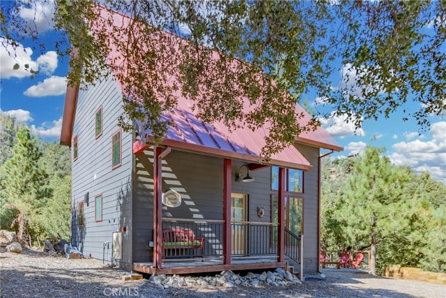 1517 Woodland Dr, Pine Mountain Club, CA 93222 - rear view of house with metal roof