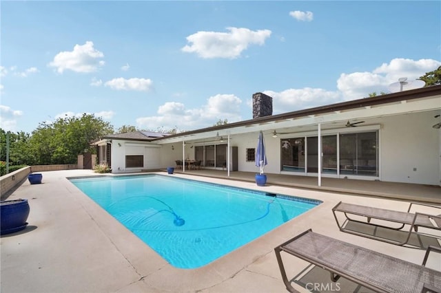 12218 Sarazen Pl, Granada Hills, CA 91344 - swimming pool featuring a ceiling fan and a patio area