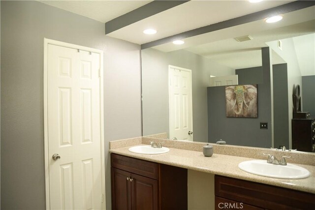 16971 Lakepointe Dr, Riverside, CA 92503 - bathroom with double vanity and recessed lighting