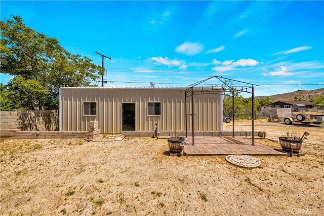 7599 Joshua Ln, Yucca Valley, CA 92284 - view of outbuilding featuring fence