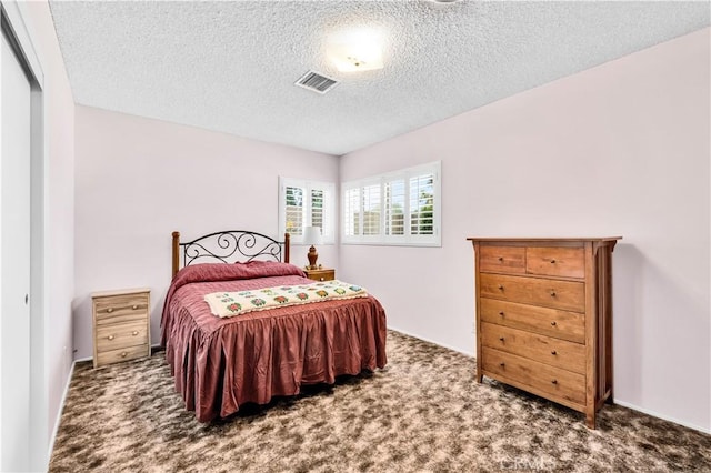7599 Joshua Ln, Yucca Valley, CA 92284 - carpeted bedroom with a textured ceiling