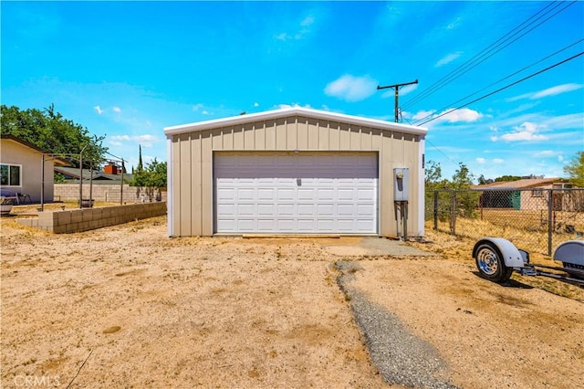 7599 Joshua Ln, Yucca Valley, CA 92284 - detached garage featuring fence