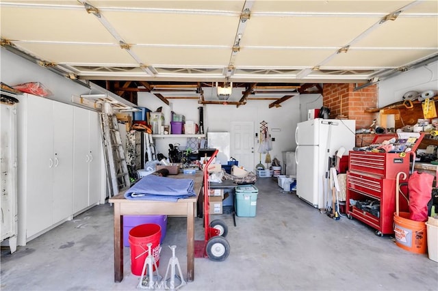 7599 Joshua Ln, Yucca Valley, CA 92284 - garage featuring freestanding refrigerator