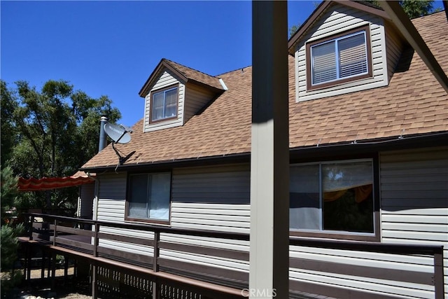 15433 Acacia Way, Pine Mountain Club, CA 93225 - view of side of home with a shingled roof and a deck
