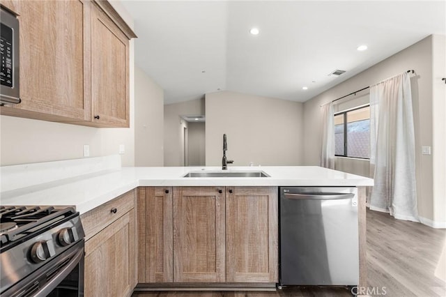 8244 Balsa Ave, Yucca Valley, CA 92284 - kitchen featuring stainless steel appliances, a peninsula, wood finished floors, light countertops, and recessed lighting