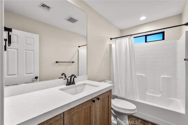 8244 Balsa Ave, Yucca Valley, CA 92284 - bathroom featuring vanity, shower / bath combo with shower curtain, and wood finished floors