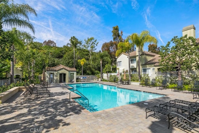 81 Cloudcrest, Aliso Viejo, CA 92656 - community pool with fence and a patio