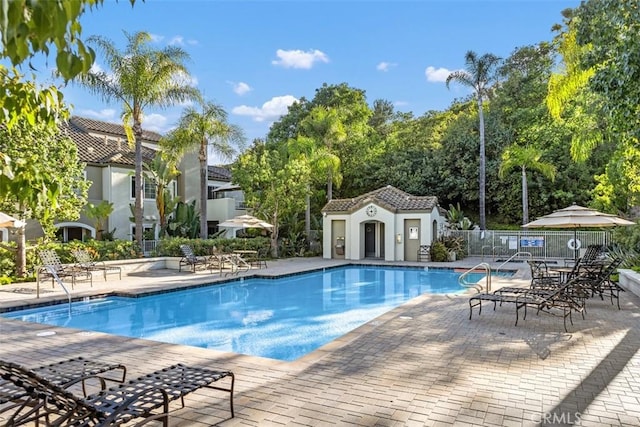 81 Cloudcrest, Aliso Viejo, CA 92656 - community pool with fence and a patio