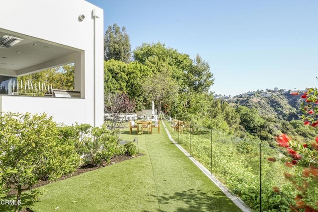 1116 Linda Flora Dr, Los Angeles, CA 90049 - view of grassy yard