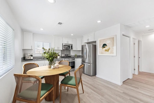487678 34th St, San Diego, CA 92116 - dining space featuring light wood-style flooring and recessed lighting
