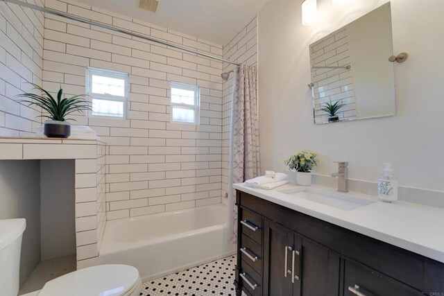 487678 34th St, San Diego, CA 92116 - full bathroom with vanity and shower / tub combo
