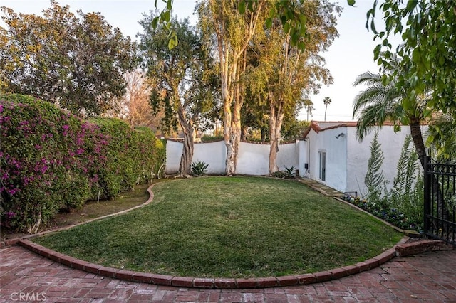 1731 W Kenneth Rd, Glendale, CA 91201 - view of yard