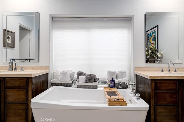 9 Via Dulcinea, Dulcinea, Palm Desert, CA 92260 - bathroom with two vanities and a bath