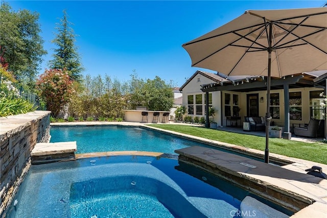 view of pool featuring a pool with connected hot tub, a patio area, and outdoor lounge area