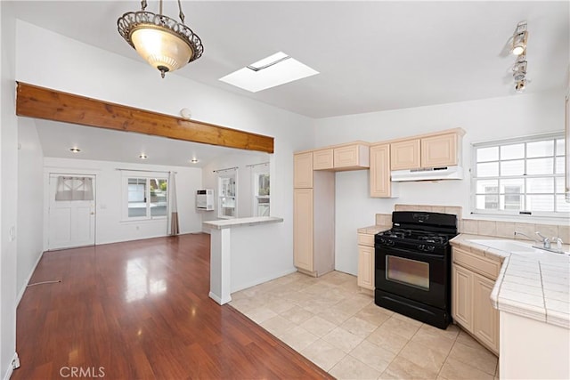 521 S Francisca Ave, Redondo Beach, CA 90277 - kitchen featuring black gas range oven, under cabinet range hood, tile countertops, a sink, and lofted ceiling