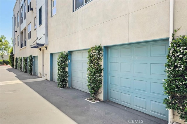 253 N Bush St, Santa Ana, CA 92701 - view of garage