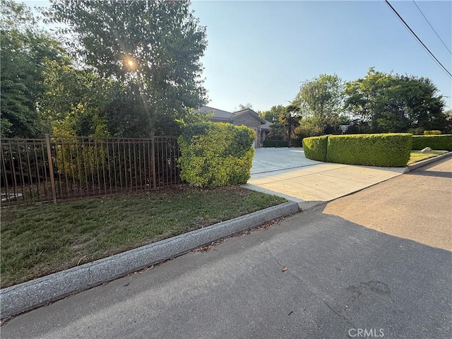9869 Kehl Canyon Rd, Cherry Valley, CA 92223 - view of front facade featuring fence