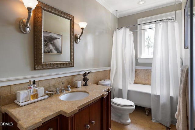 99 S Raymond Ave Unit 409, Pasadena, CA 91105 - bathroom with toilet, vanity, crown molding, and shower / bath combo with shower curtain