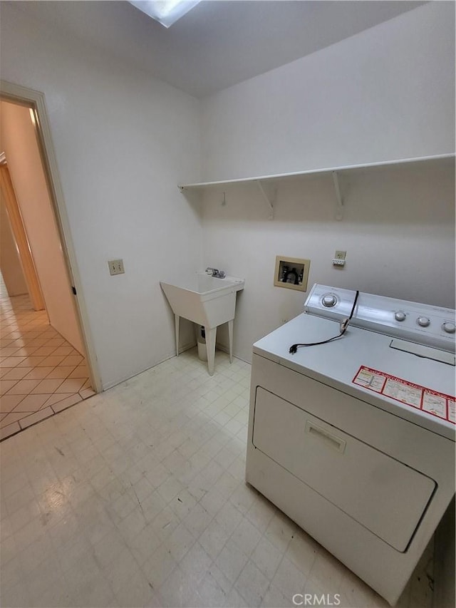 40132 Zamura Ct, Murrieta, CA 92562 - laundry room featuring washer / clothes dryer and light flooring