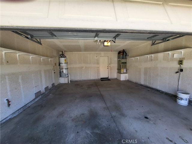 40132 Zamura Ct, Murrieta, CA 92562 - garage featuring water heater and a garage door opener